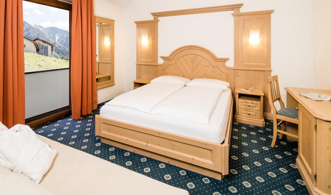 Hotel Almina Racines Esterno foto
